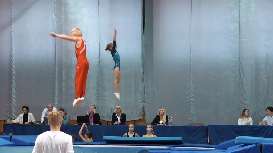 В Висагинасе состоялись соревнования по прыжкам на батуте (видео) - В Висагинасе