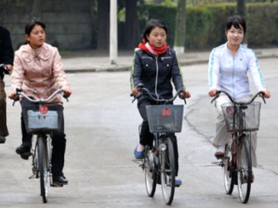 Жительницам КНДР вновь запретили ездить на велосипедах - В Мире