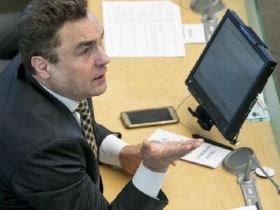 П. Гражулис предлагает разрешить получать и пенсии по старости, и пенсии по инвалидности - Литва и страны Балтии