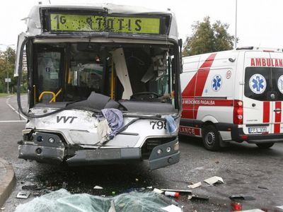 
Autobuso ir sunkvežimio avarijoje nukentėjusiems keleiviams žalą atlygins draudimo bendrovė
 - Įvykiai ir kriminalas