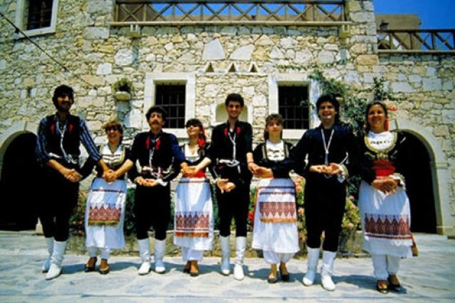 На Крите 150 тысяч человек станцевали для нового рекорда - Хобби, отдых и развлечения