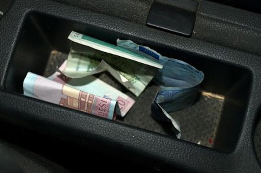 Попытка подкупить полицейского не удалась                                                                              - Происшествия и криминал