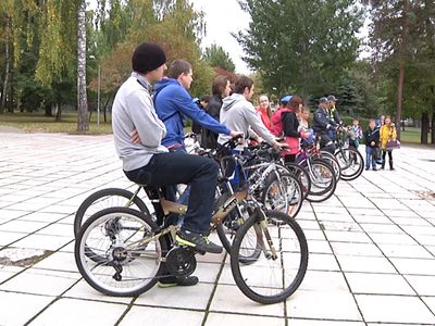 Автомобили, автомобили, буквально все заполонили... - В Висагинасе