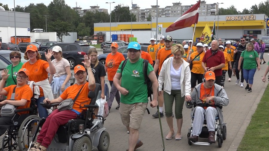 «Мы есть, мы здесь живем, мы активны!». Соревнования людей с недугом к 50-летию города (видео) - В Висагинасе