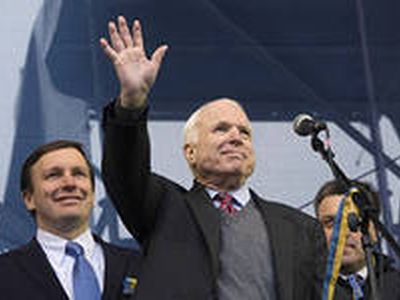 Британия и еврейские организации Запада осудили Маккейна за появление с украинскими нацистами - В Мире