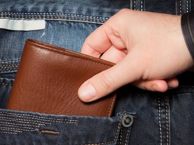 Возле Парко, 7 на молодого человека напал грабитель - Происшествия и криминал