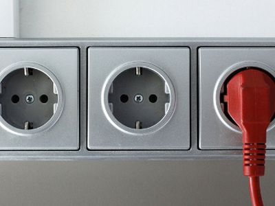 Nuo sausio 1-osios įmonėms nebebus taikomos visuomeninės elektros energijos kainos - Lietuva ir Baltijos šalys