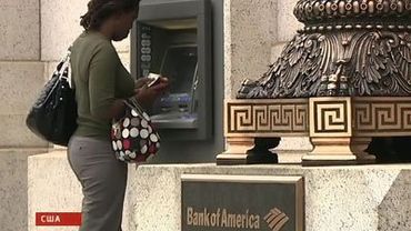 Американцы массово закрывают банковские счета
                                