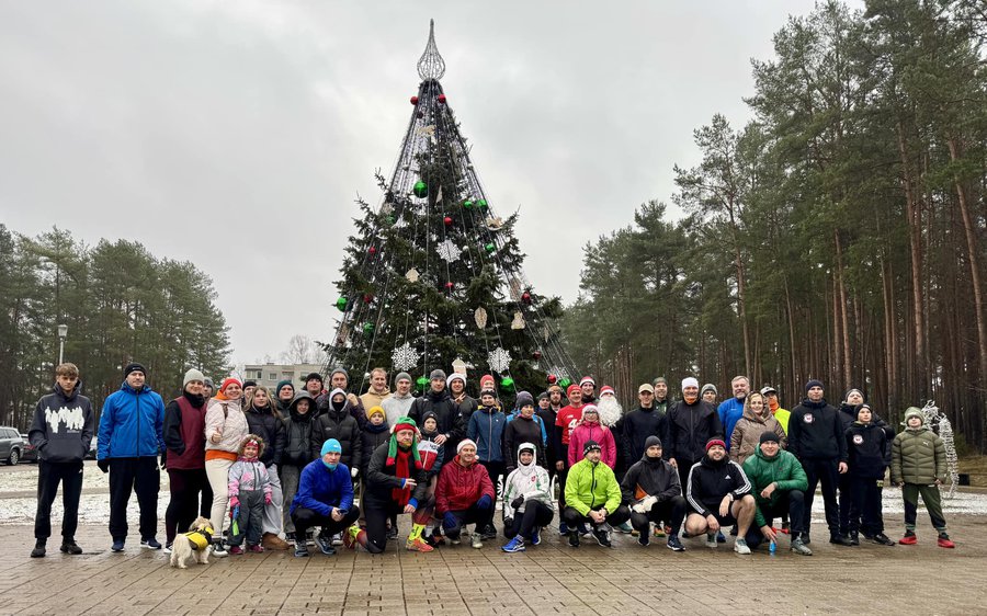 Первый день нового года висагинцы отметили Новогодним пробегом - В Висагинасе