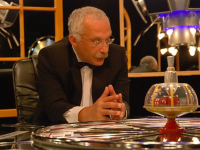 «Если звезды зажигаются, значит, это кому-нибудь нужно…»                                                                                               - В Висагинасе