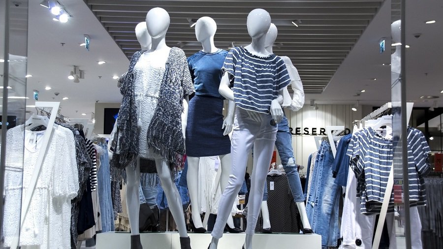 С понедельника откроют больше магазинов, кинотеатры, разрешены мероприятия - Литва и страны Балтии