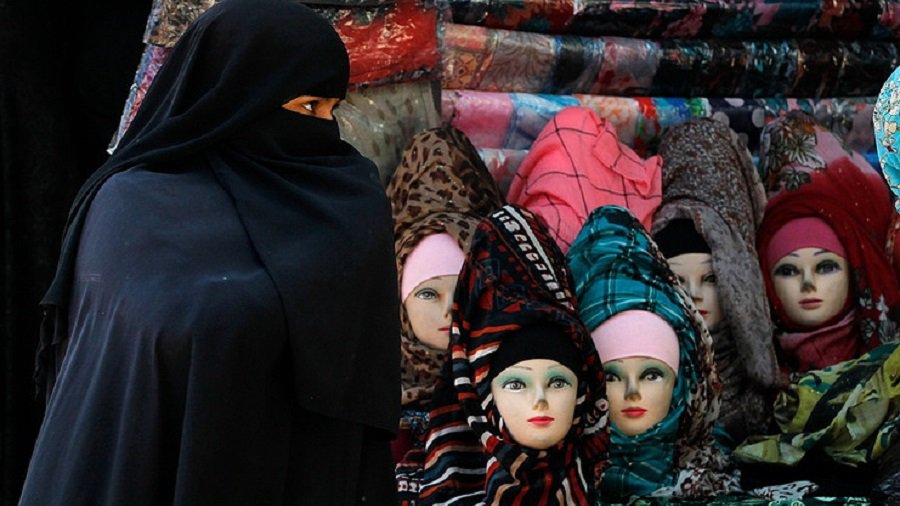 Опрос: большинство граждан Швейцарии поддерживают запрет полностью скрывающей лицо одежды - В Мире