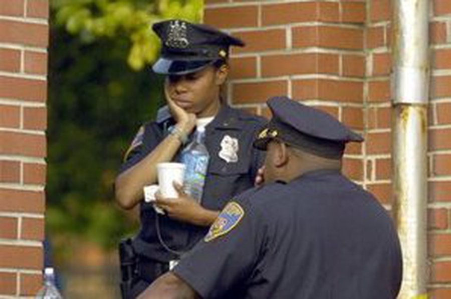 Полиция США ищет маньяка-обнимателя - Хобби, отдых и развлечения