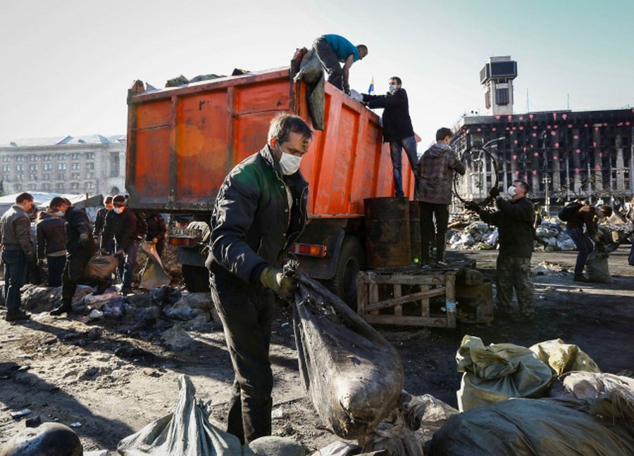 На Майдане установили "комендантский час" - В Мире