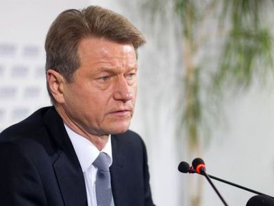 Экс-президент Литвы: В свободной стране депутатов не должны укладывать лицом в пол - Литва и страны Балтии