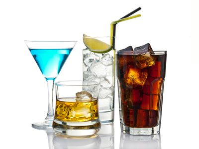 Сейм Латвии принял поправки о продаже алкоголя лицам 18-25 лет - Литва и страны Балтии