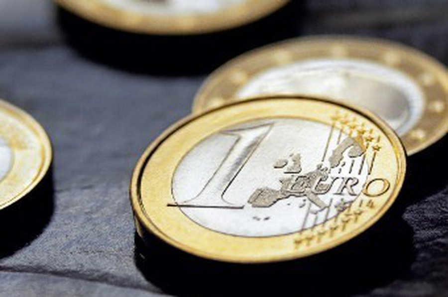 Немец отметил выход на пенсию раздачей денег прохожим - Хобби, отдых и развлечения