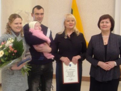 Pirmo 2013 m. naujagimio sveikinimas - Visagine