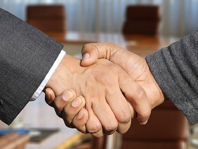 Четыре профсоюза учителей и Минобразования подписали коллективный договор - Литва и страны Балтии