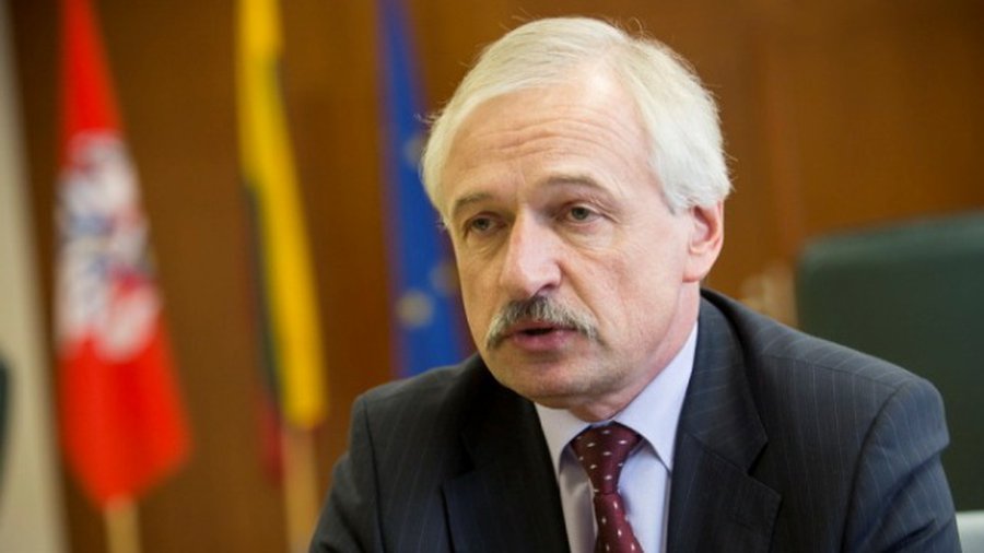 Министр хозяйства Эвалдас Густас: «Бизнес обещает не поднимать цены после введения евро» - Литва и страны Балтии