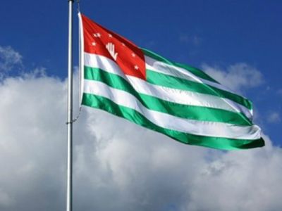 Митингующие пошли на штурм администрации президента Абхазии - В Мире