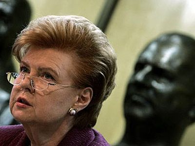 Вайра Вике-Фрейберга объяснила скандал вокруг пропавших часов - Литва и страны Балтии