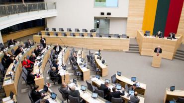 В парламенте Литвы присягнут три новых депутата