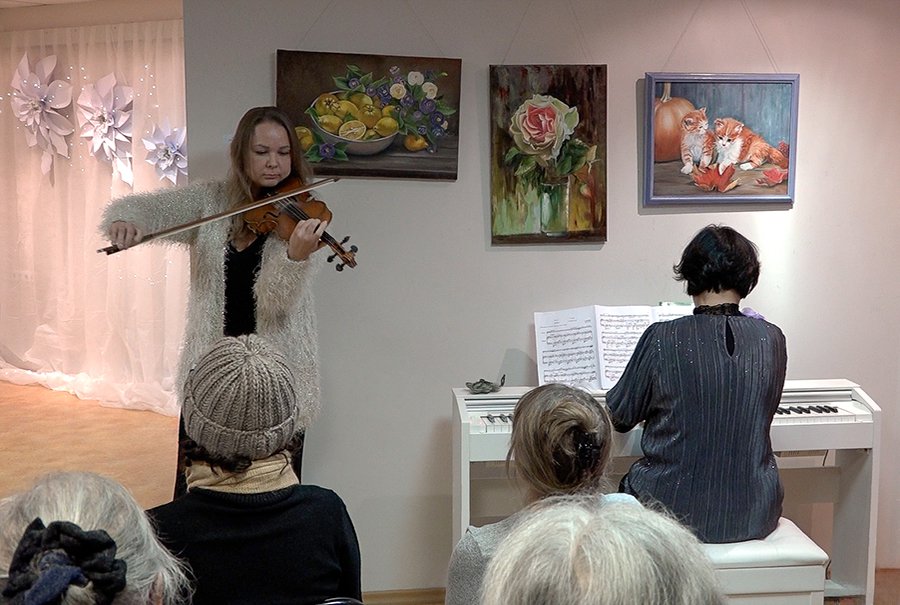 Благотворительная выставка в канун Рождества и Нового года (видео) - В Висагинасе