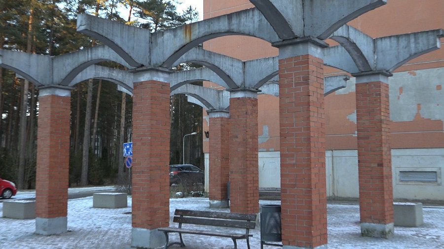 "ГЛАС НАРОДА" о сносе кирпичных колонн (Видео) - В Висагинасе