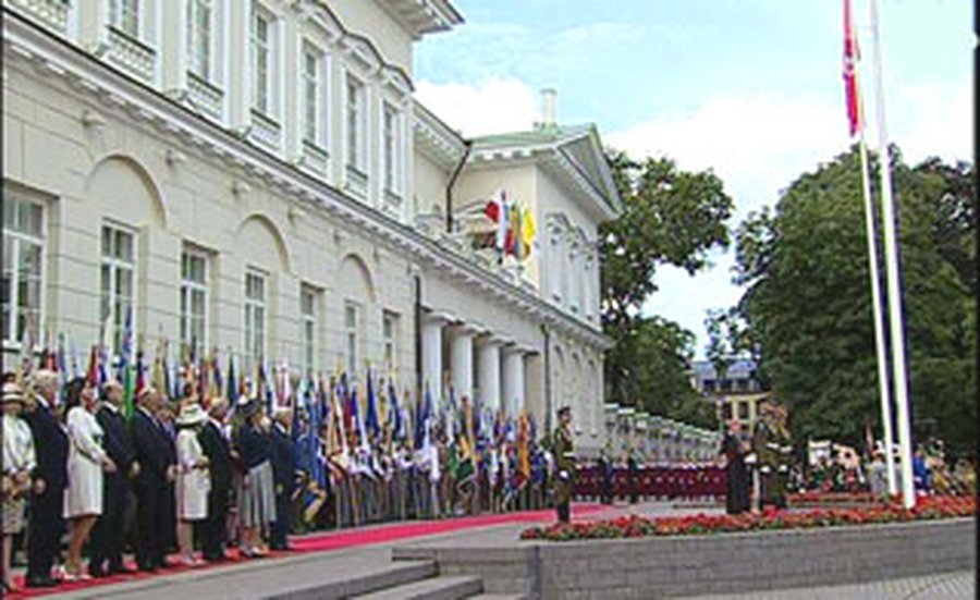 Литва празднует свое тысячелетие  - Литва и страны Балтии