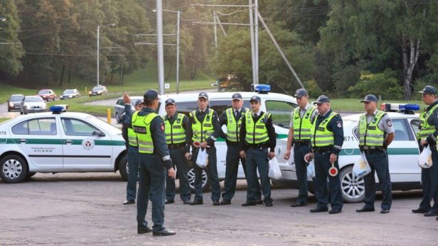 Парадокс: полицейских не хватает, но попасть в полицию непросто - Литва и страны Балтии