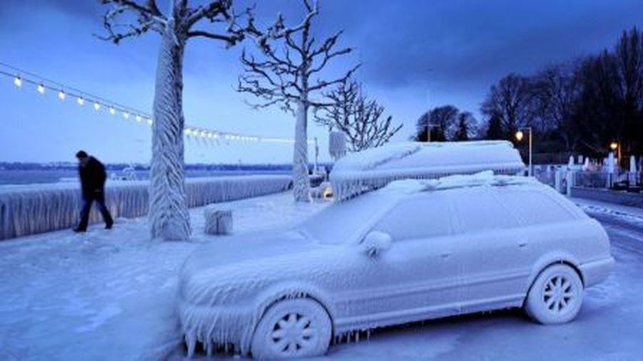 Европу сковали морозы - В Мире