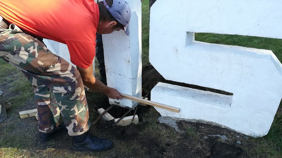 Буквы «I» топонима «Visaginas» не смогли устоять против вандалов - В Висагинасе