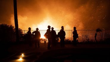 Kalifornijoje dėl gaisrų duotas nurodymas evakuotis daugiau kaip 100 tūkst. žmonių