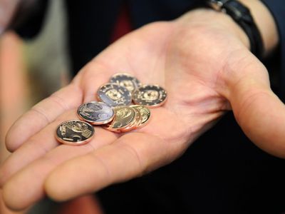 Начата чеканка латвийских монет евро - Литва и страны Балтии