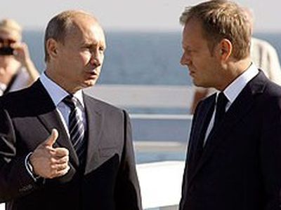 Премьеры РФ и Польши договорились развивать отношения, оставив Вторую мировую историкам - В Мире