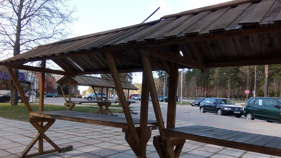 С 1 мая можно начинать торговлю! Е. Шуклин установил прилавки на прежнем месте - В Висагинасе