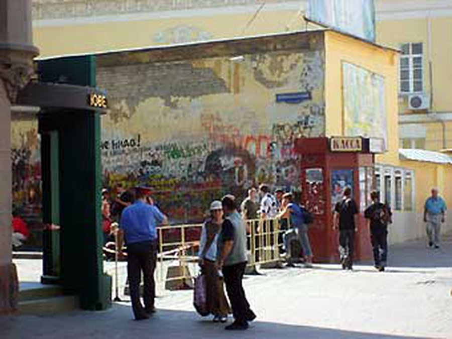 В понедельник в центре Москвы хулиган напал на москвича и откусил ему ухо - Хобби, отдых и развлечения