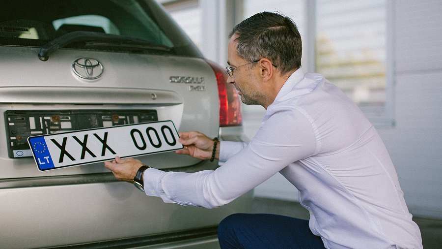 Махинации с номерными знаками авто: из-за невнимательности Regitra перекупщики продают "товар" втридорога - Происшествия и криминал