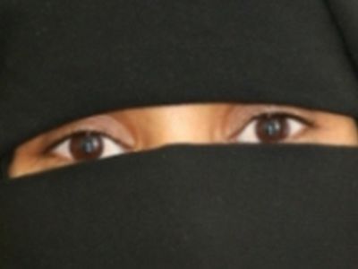 Arabo nuotaka po vualiu slėpė barzdą ir žvairumą - Pasaulyje