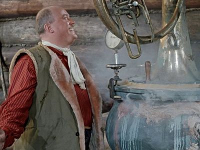 «Накрыт» очередной «заводик» по изготовлению домашней водки - Происшествия и криминал