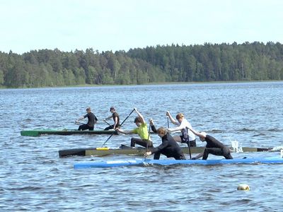 Первые старты юных гребцов. Каноисты боролись за кубок Евгения Шуклина (видео) - В Висагинасе