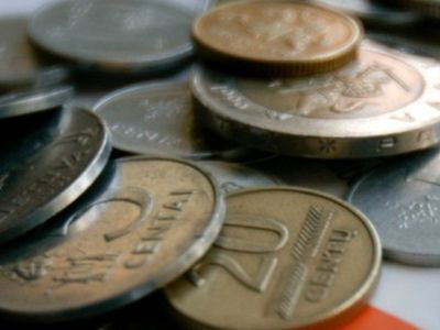 Планируется снижать налоги зарабатывающим менее 3100 литов - Литва и страны Балтии