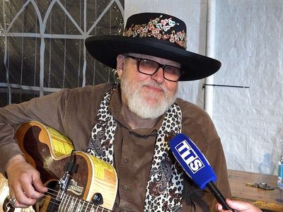 «Баллады под шляпой». Эта книга Виргиса Стакенаса может стать подарком на 30-й «Visagino counry» (видео) - В Висагинасе