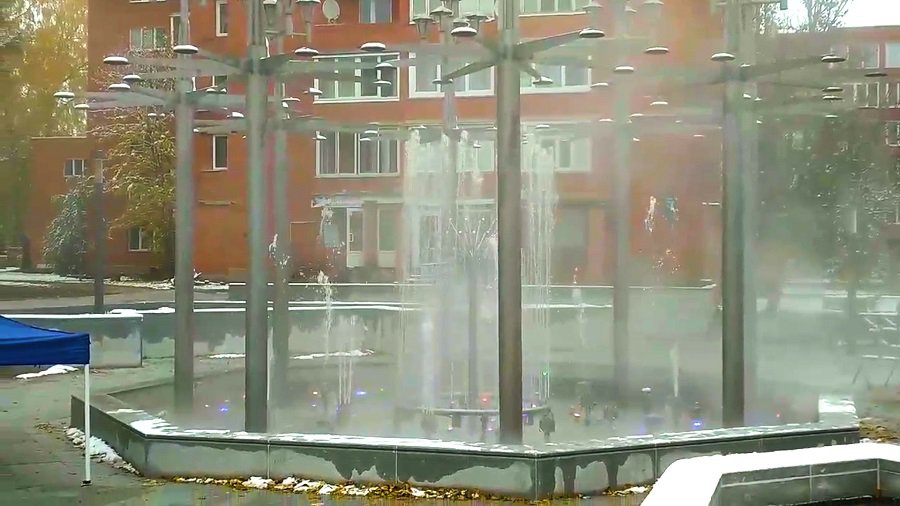 Обновленный фонтан на аллее Седулинос. Первые кадры пуска (видео) - В Висагинасе