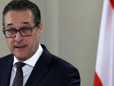 Вице-канцлер Австрии: ЕС из-за новых пошлин США должен отменить санкции против России - В Мире