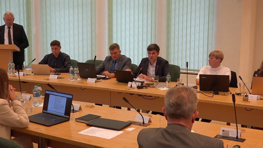 Выводы контролера не учтены в проекте решения по тарифам на вывоз мусора (видео) - В Висагинасе