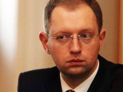 Яценюк: экономика ослабнет, зато армия окрепнет - В Мире