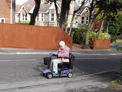 Люди с недугом. Почему у нас только некоторые из них пользуются скутерами? - В Висагинасе