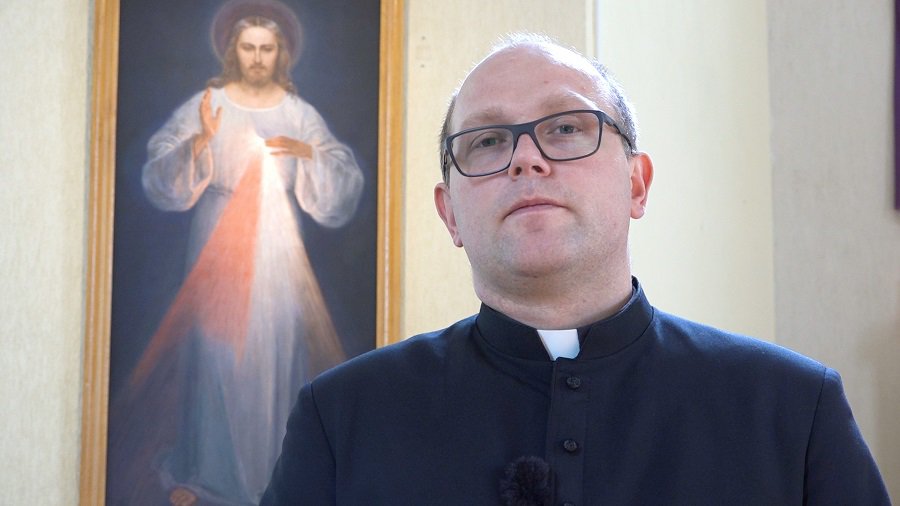 Šviesių šventų Velykų! Kunigo Andžejo Bylinski sveikinimas (video) - Visagine